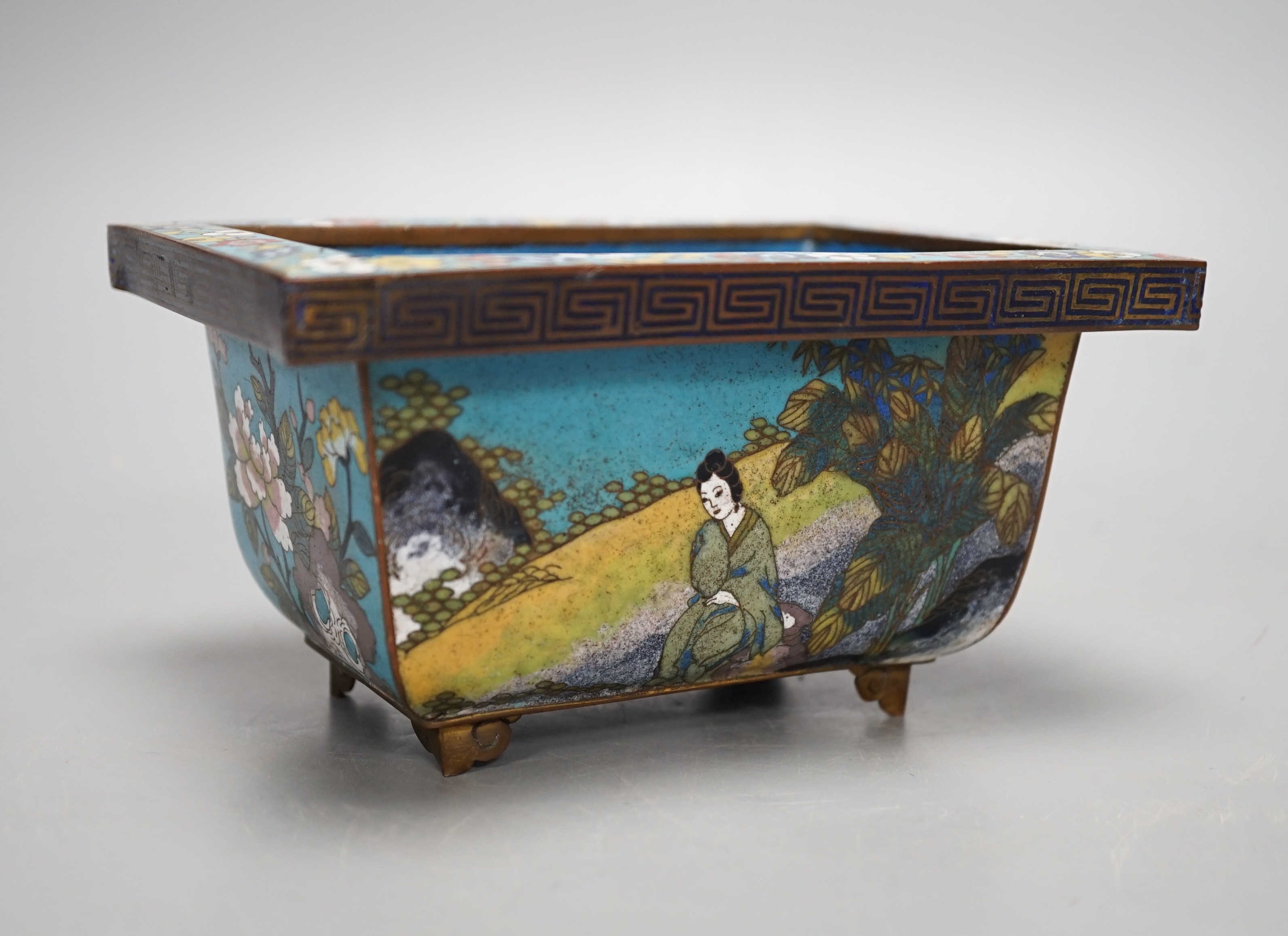 A Chinese rectangular cloisonné enamel censer, early 20th century 16cm